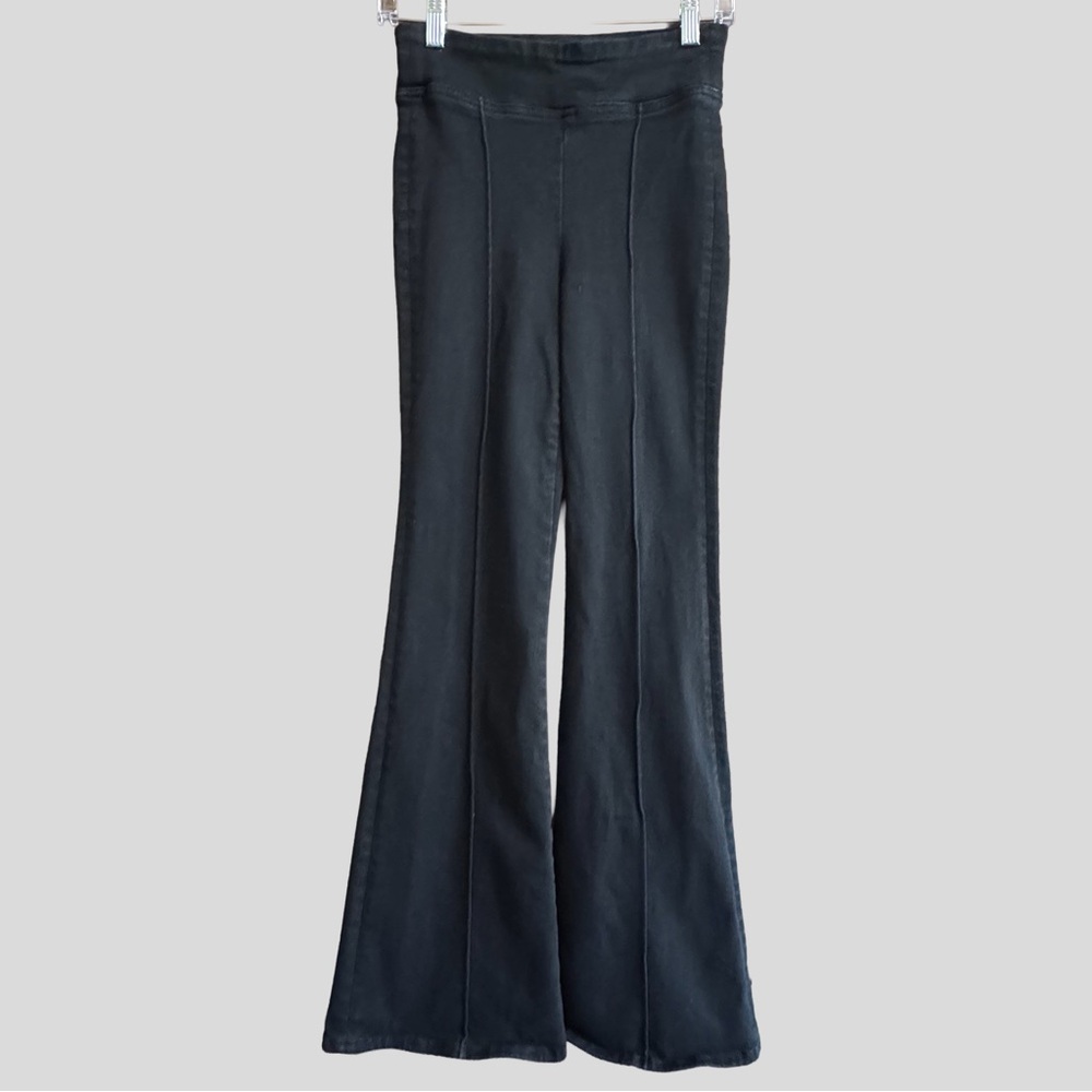 FRAME Denim Jetset Flare High Rise Pintuck Pull On Jeans in Sheen Noir